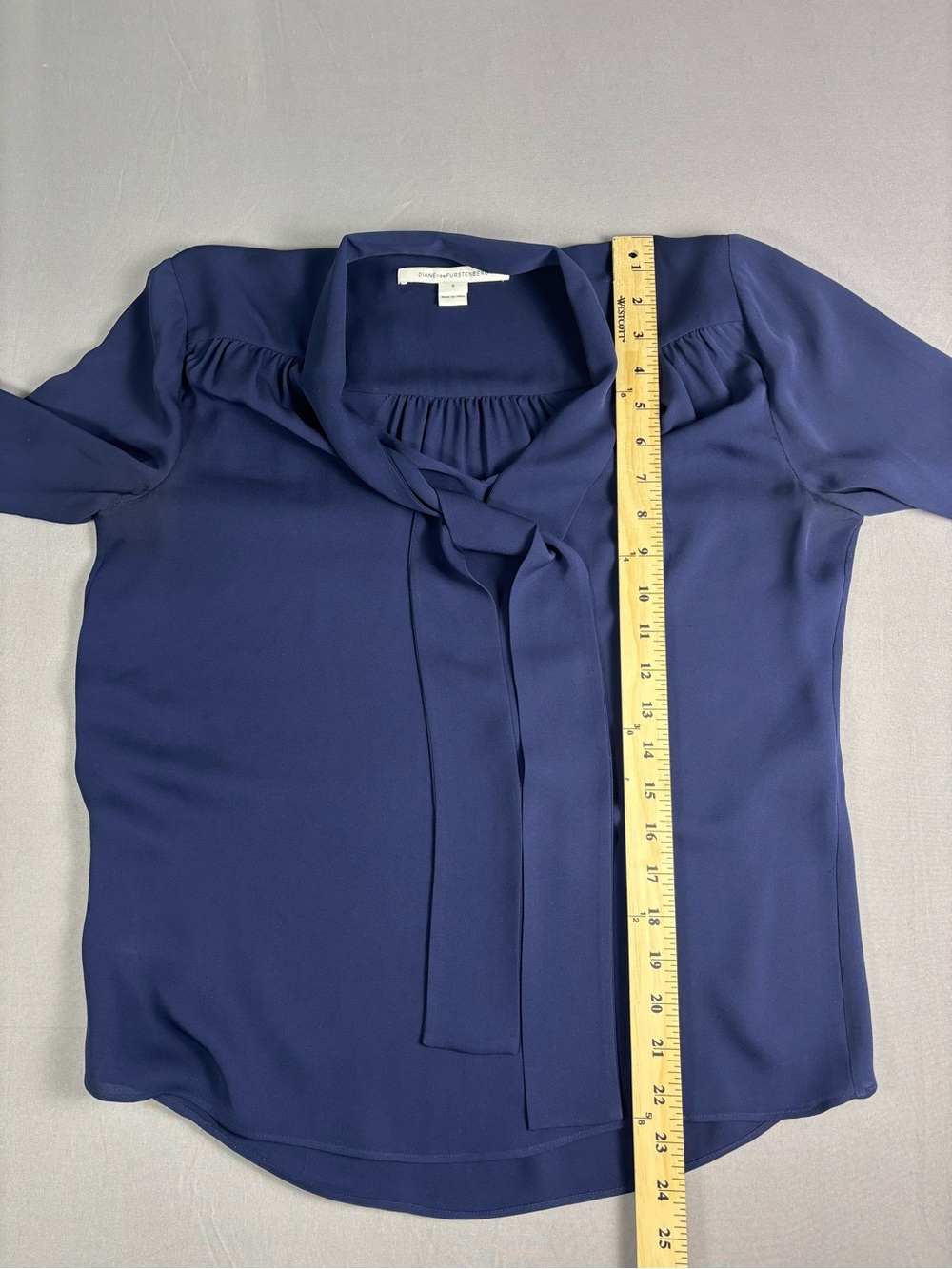 Diane Von Furstenberg 100% Silk Blouse Size 4 Navy Tie-Neck NWOT - Picture 10 of 15